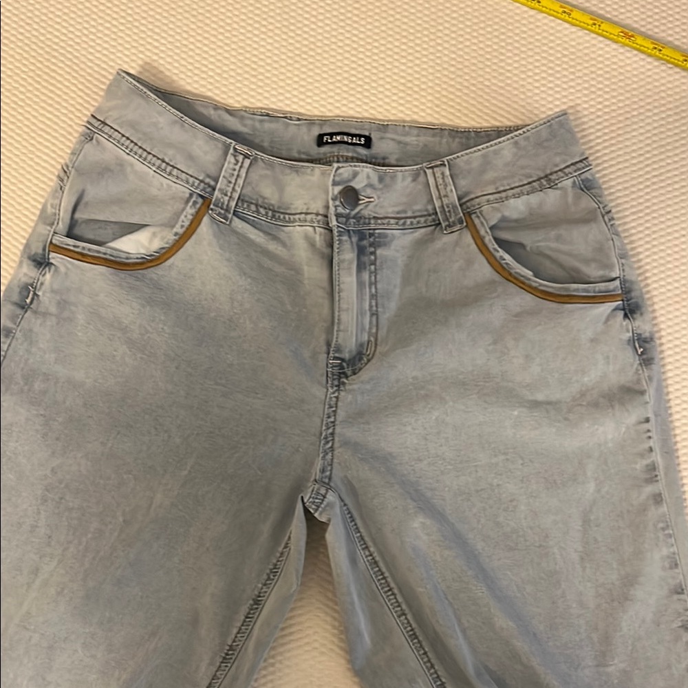 Blue Straight Leg Jeans with Classic Style